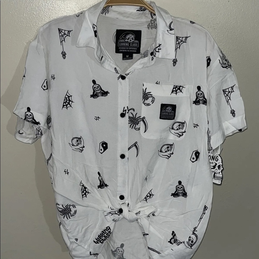 Lurking Class by Sketchy Tank Button Up Tie Front Short Sleeve Shirt Sz Medium - Picture 4 of 5